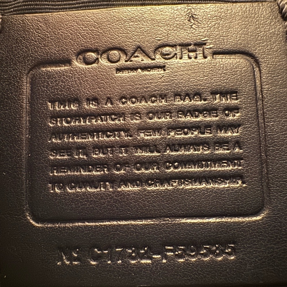 Coach Reversible - Picture 12 of 17